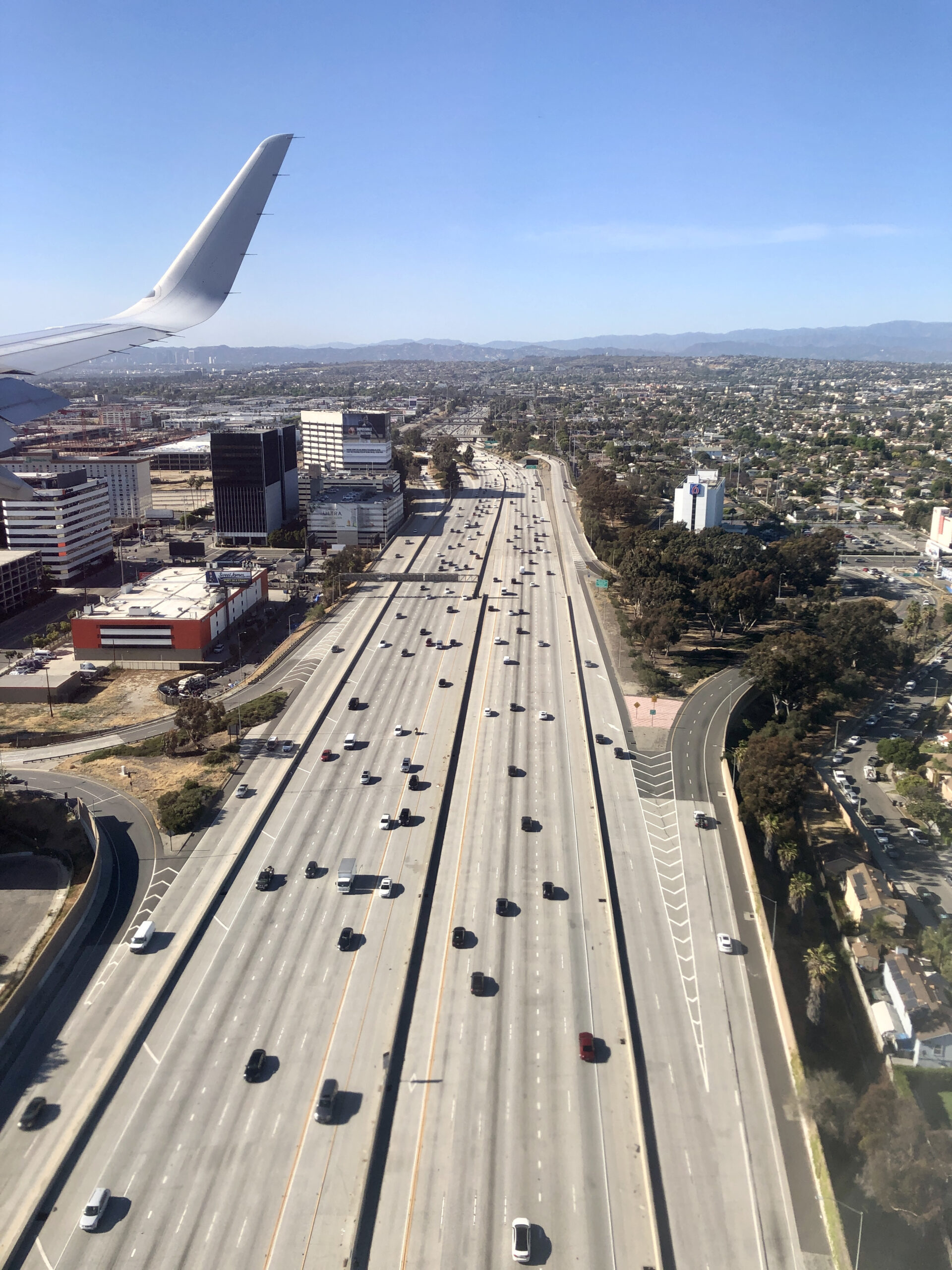 The 405 Freeway and How It Connects LA’s Basin to the San Fernando 